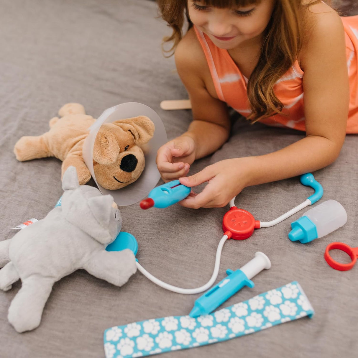 Melissa & Doug: Examine & Treat Pet Vet Play Set